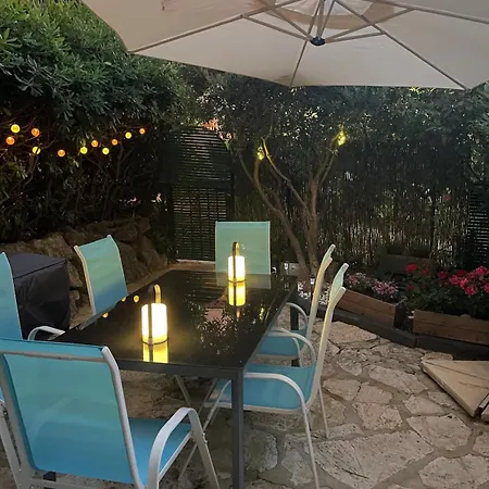 2-room With Garden In Sanary-sur-mer, Beaucours *