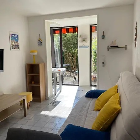 2-room With Garden In Sanary-sur-mer, Beaucours * Sanary-sur-Mer