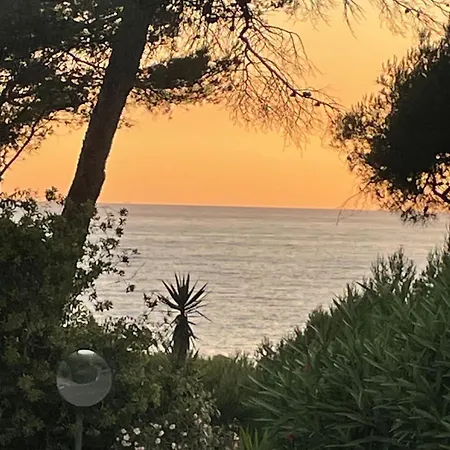 2-room With Garden In Sanary-sur-mer, Beaucours